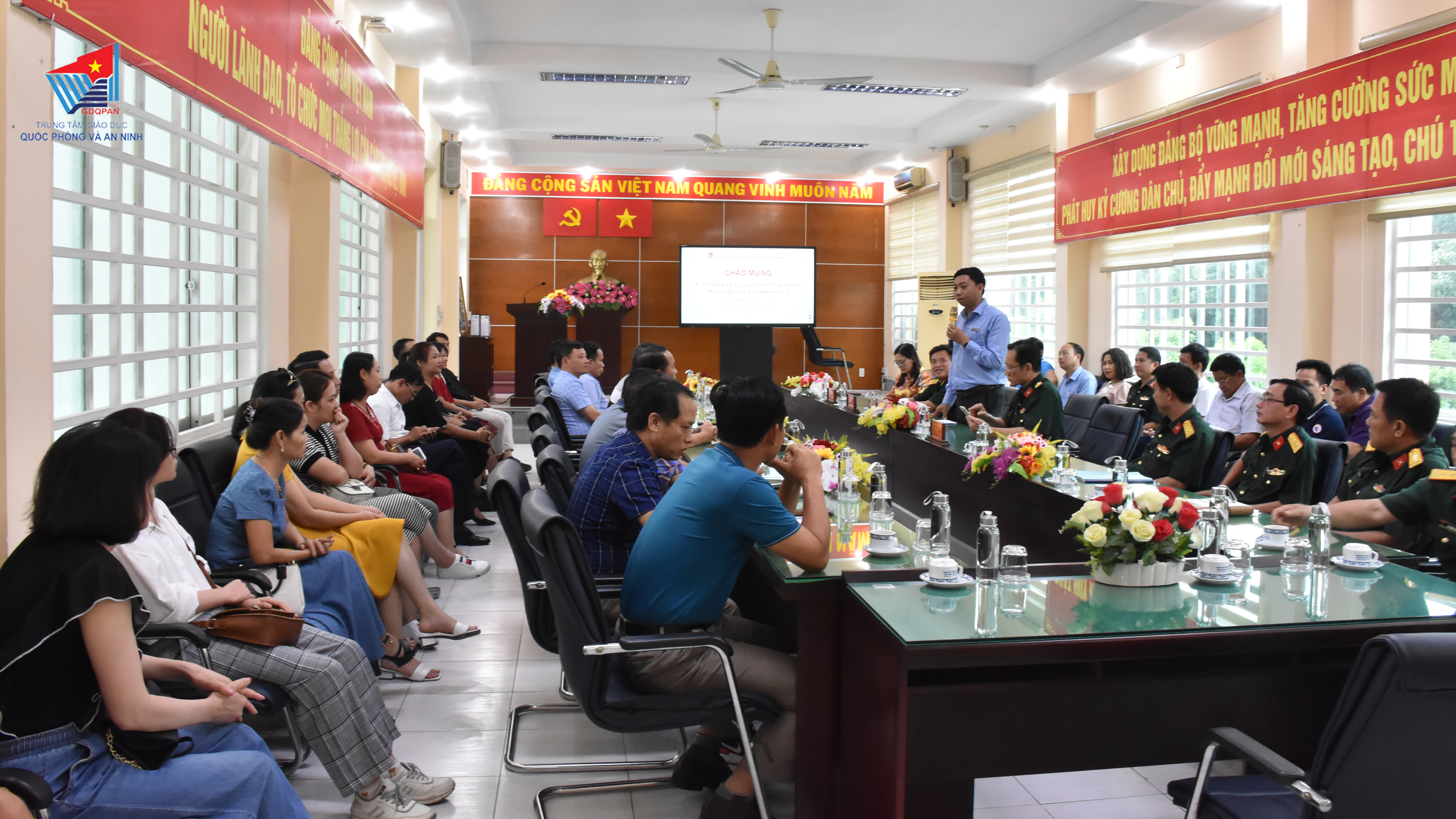 Trường Đại học Sư phạm Hà Nội 2 tham quan thực tế tại Trung tâm