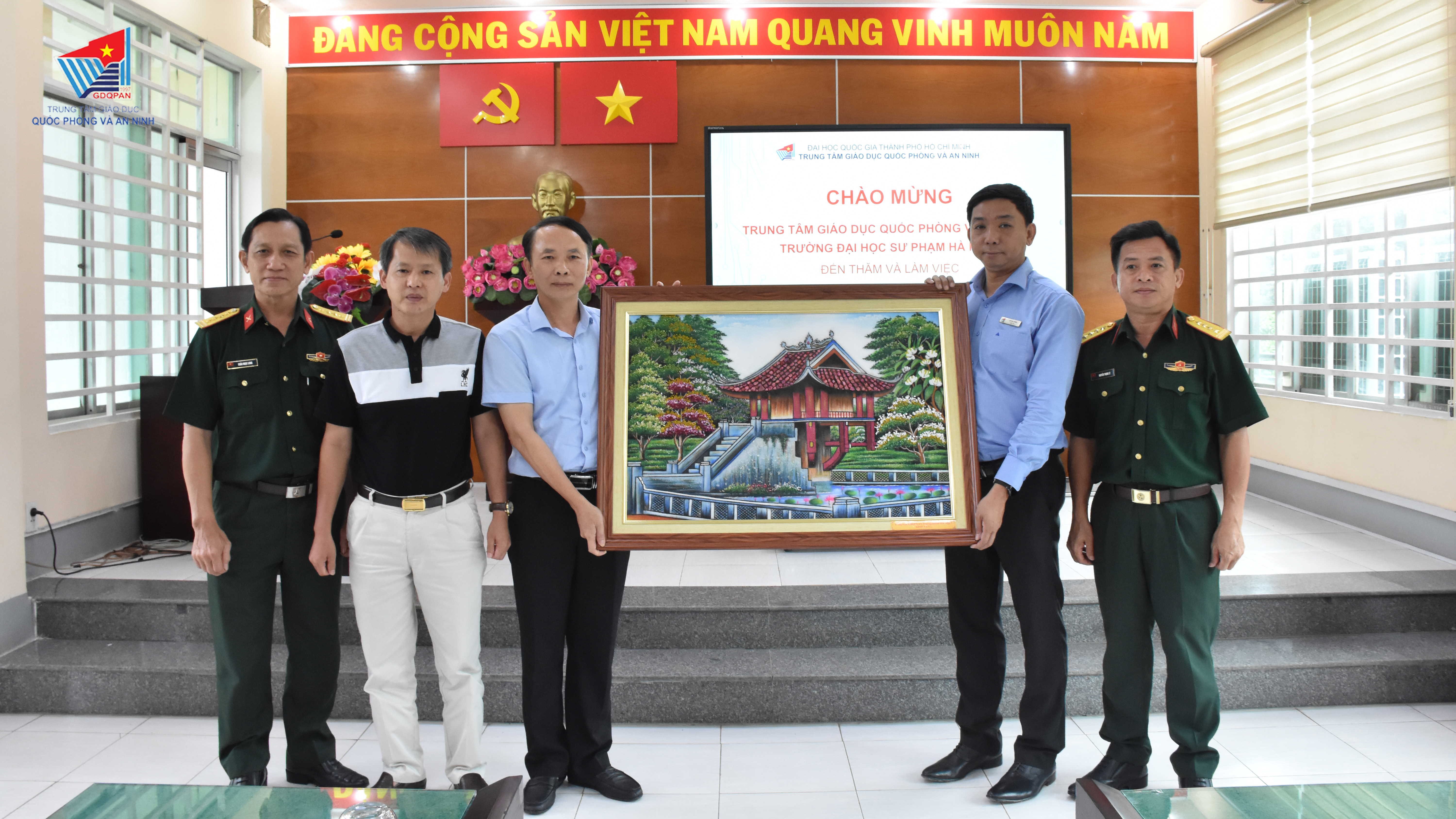 Trường Đại học Sư phạm Hà Nội 2 tham quan thực tế tại Trung tâm