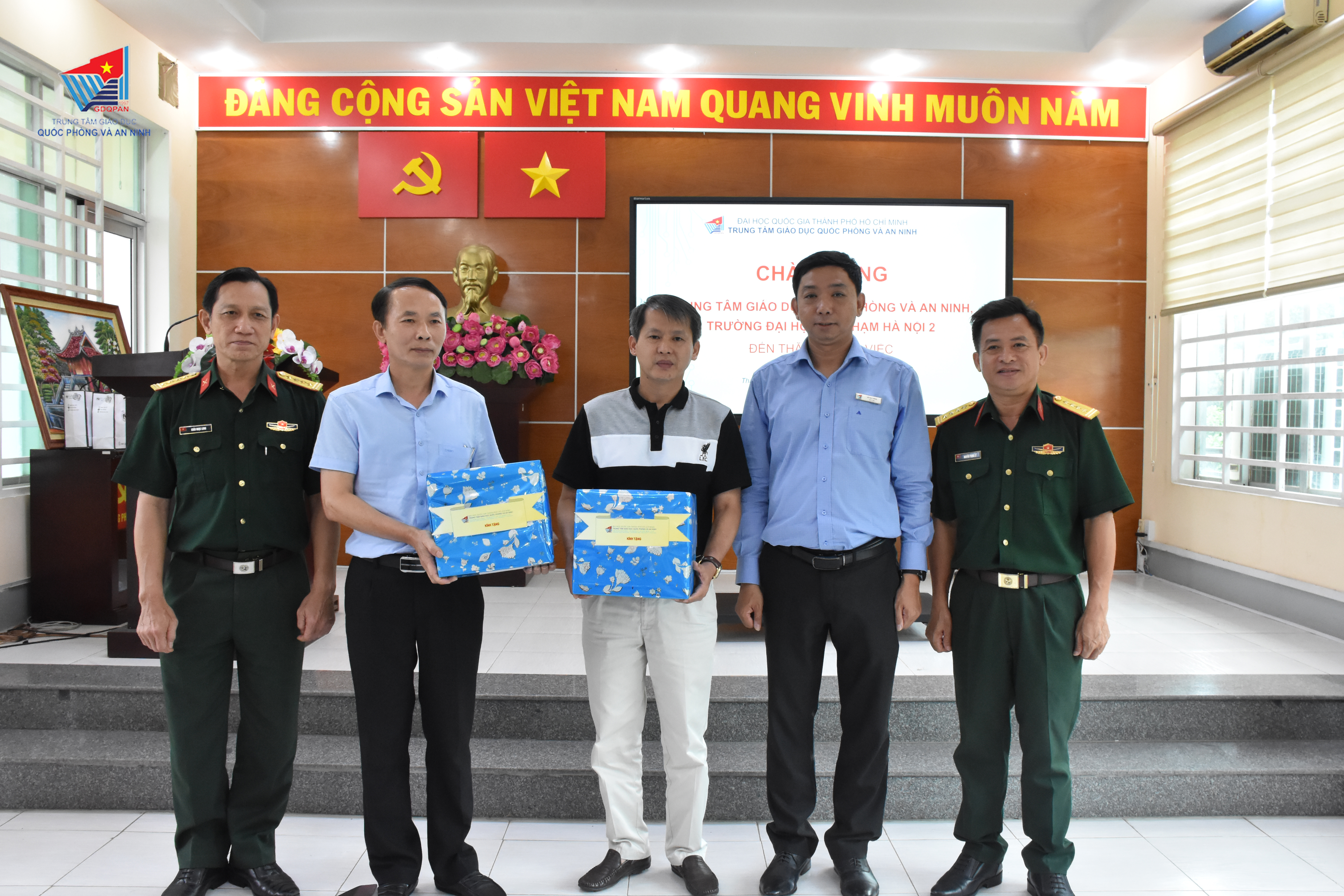 Trường Đại học Sư phạm Hà Nội 2 tham quan thực tế tại Trung tâm