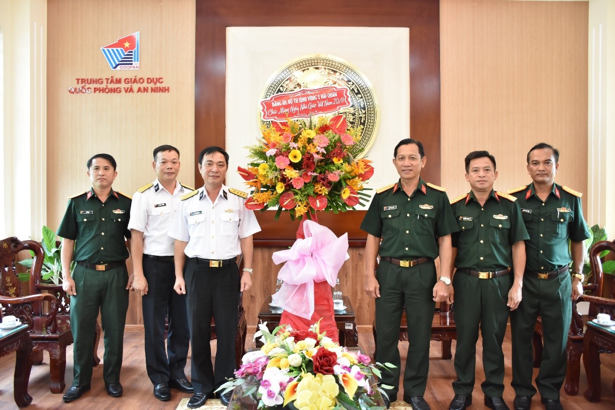 Các đoàn đại biểu đến thăm và chúc mừng Ngày Nhà giáo Việt Nam 20/11