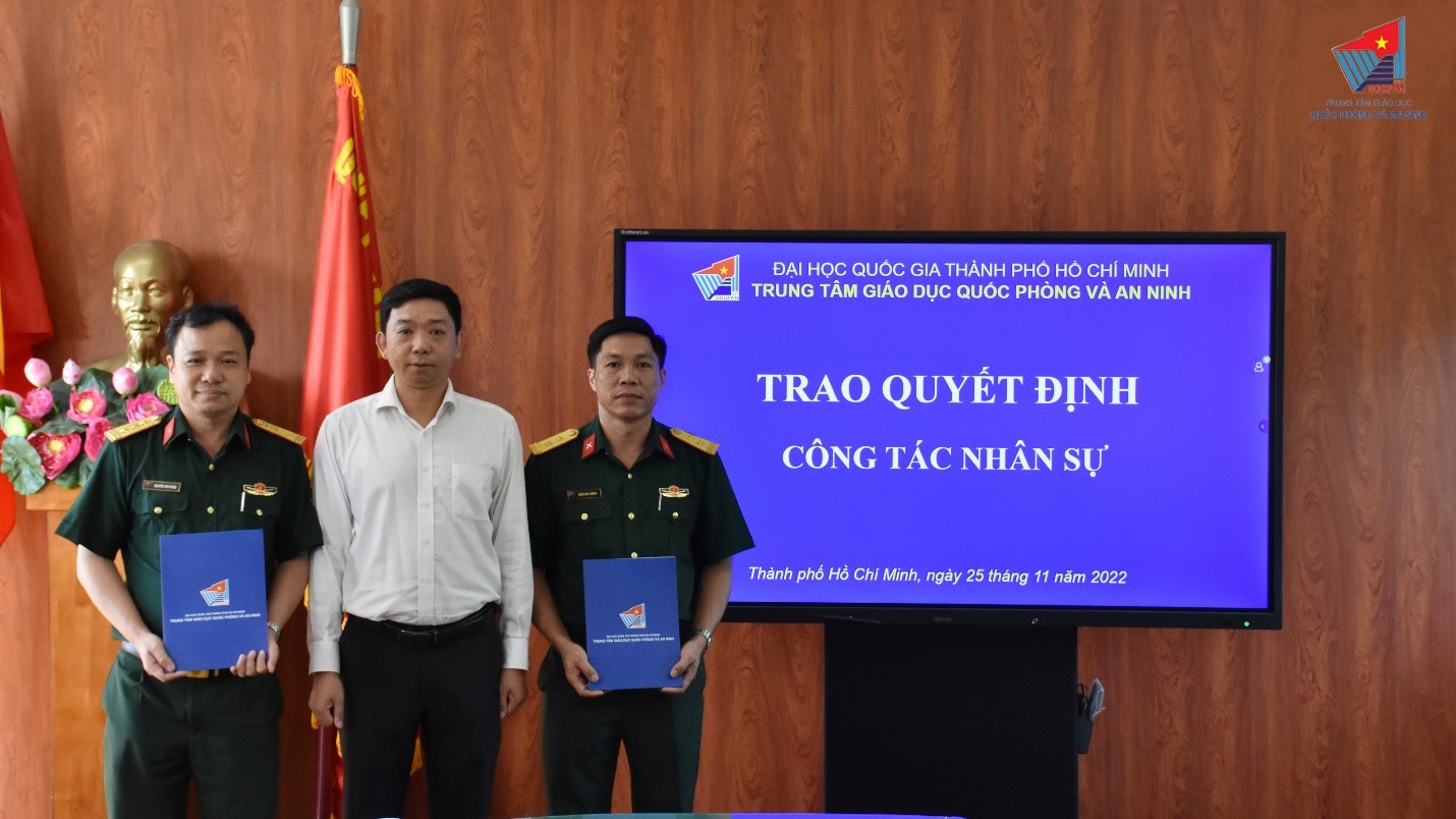 Trung tâm tổ chức trao quyết định công tác nhân sự