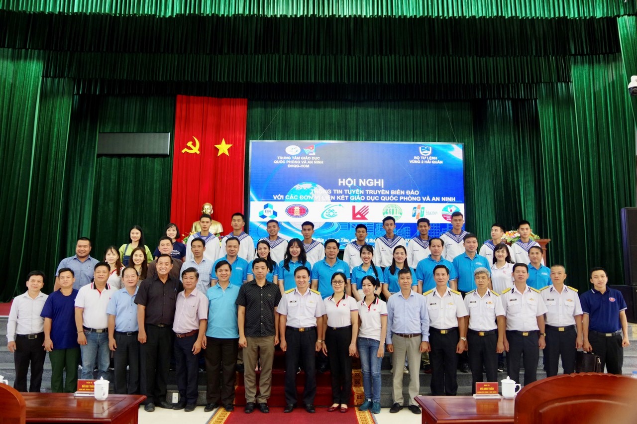 Hội nghị Thông tin tuyên truyền biiển đảo và các hoạt động giữ Trung tâm Giáo dục Quốc phòng và An ninh ĐHQG-HCM với Vùng 2 Hải quân và các đơn vị liên kêt