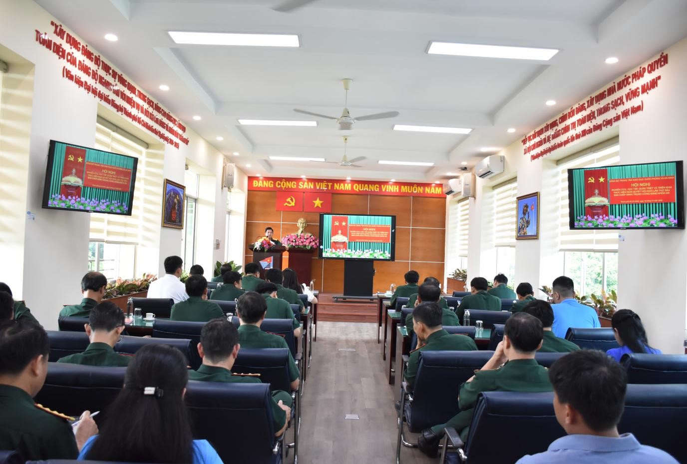 Quán triệt, học tập các Nghị quyết Hội nghị lần thứ sáu của Ban Chấp hành Trung ương Đảng khóa XIII