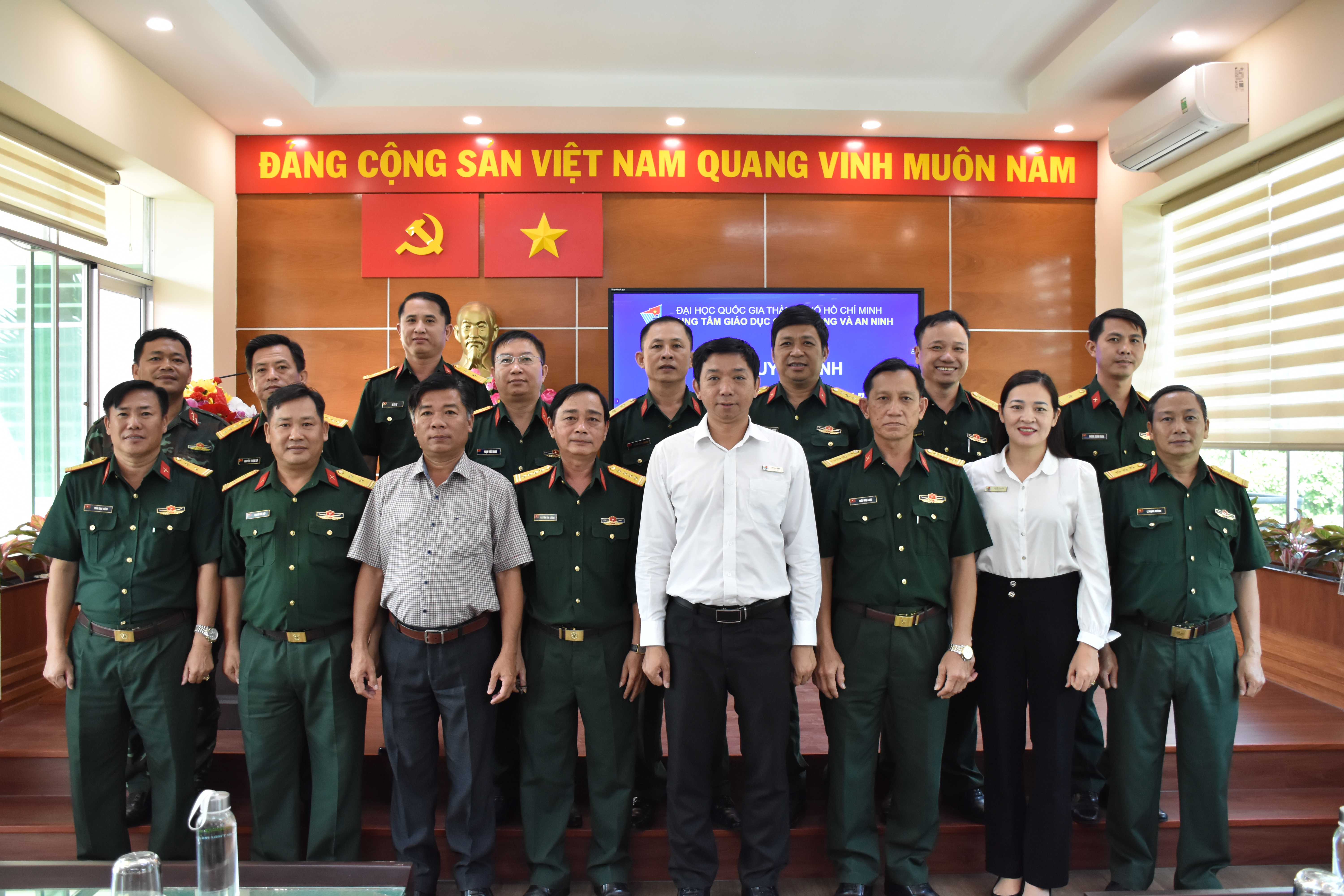 Lễ trao quyết định về công tác nhân sự
