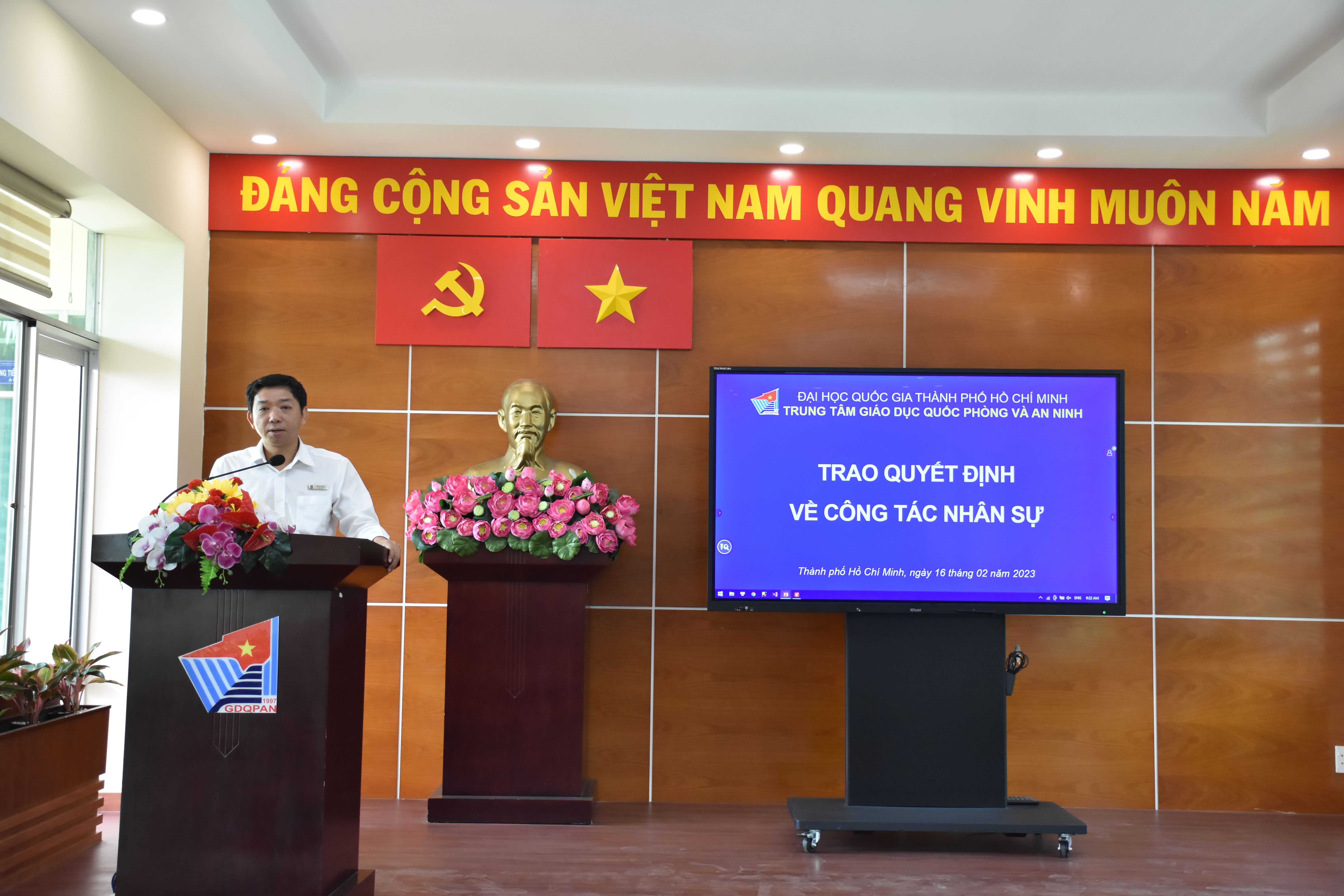 Lễ trao quyết định về công tác nhân sự