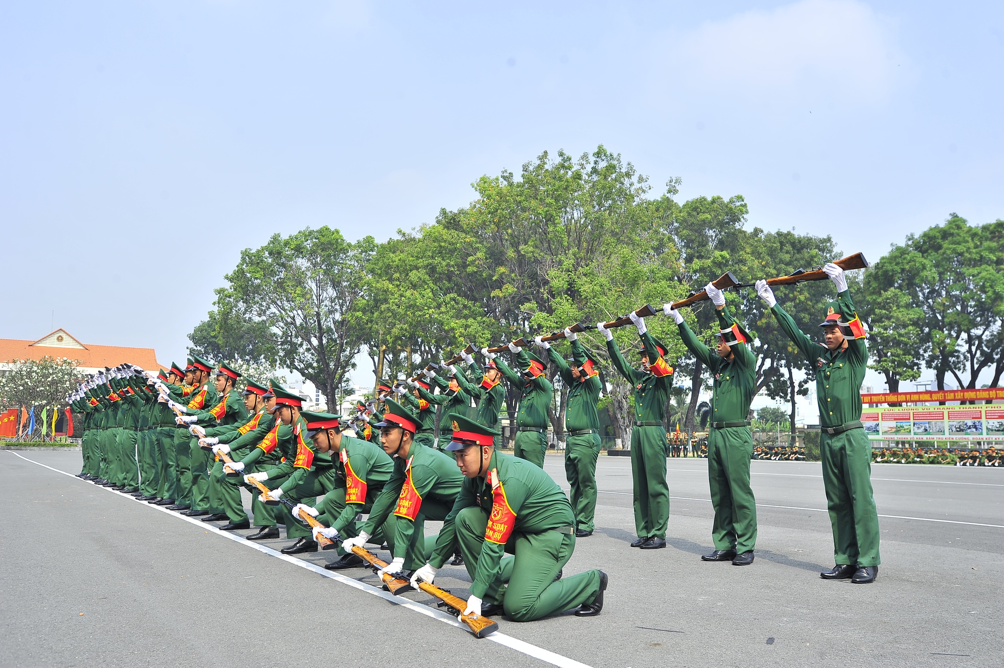 Bộ Tư lệnh TPHCM ra quân huấn luyện năm 2023