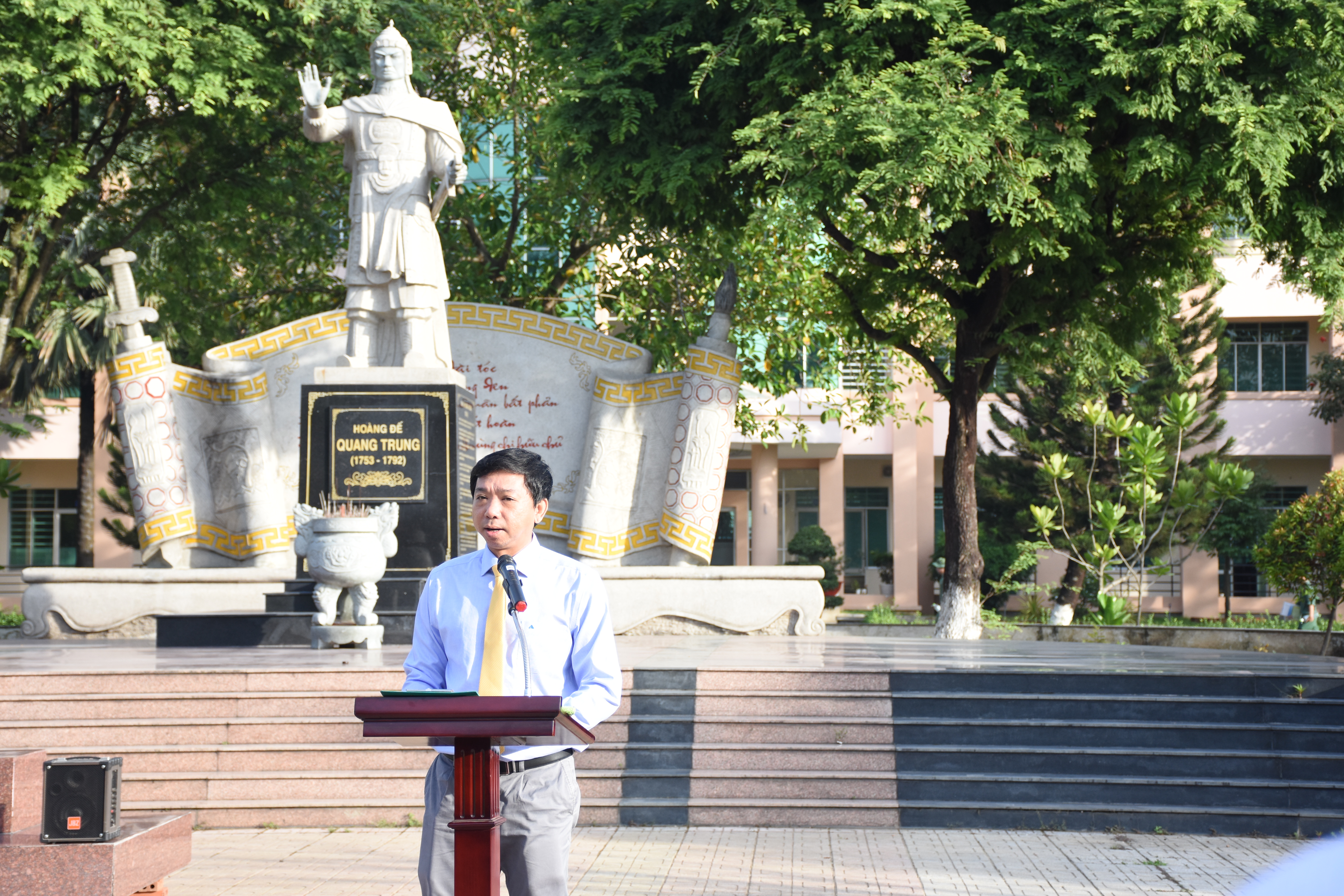 Tổ chức chào cờ tháng 12