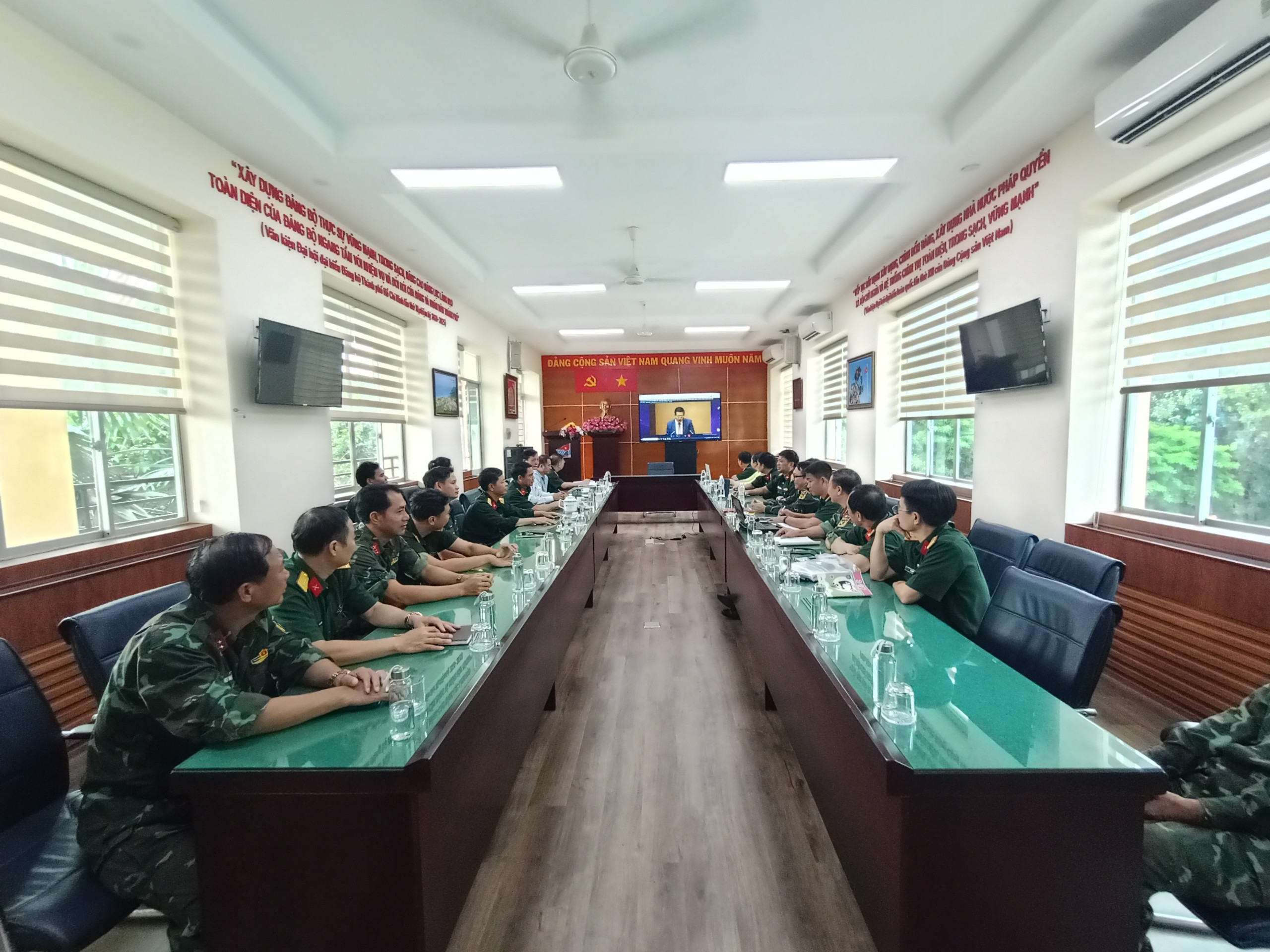 Hội nghị nghiên cứu, học tập, quán triệt và triển khai thực hiện Nghị quyết Hội nghị Trung ương 8 khóa XIII