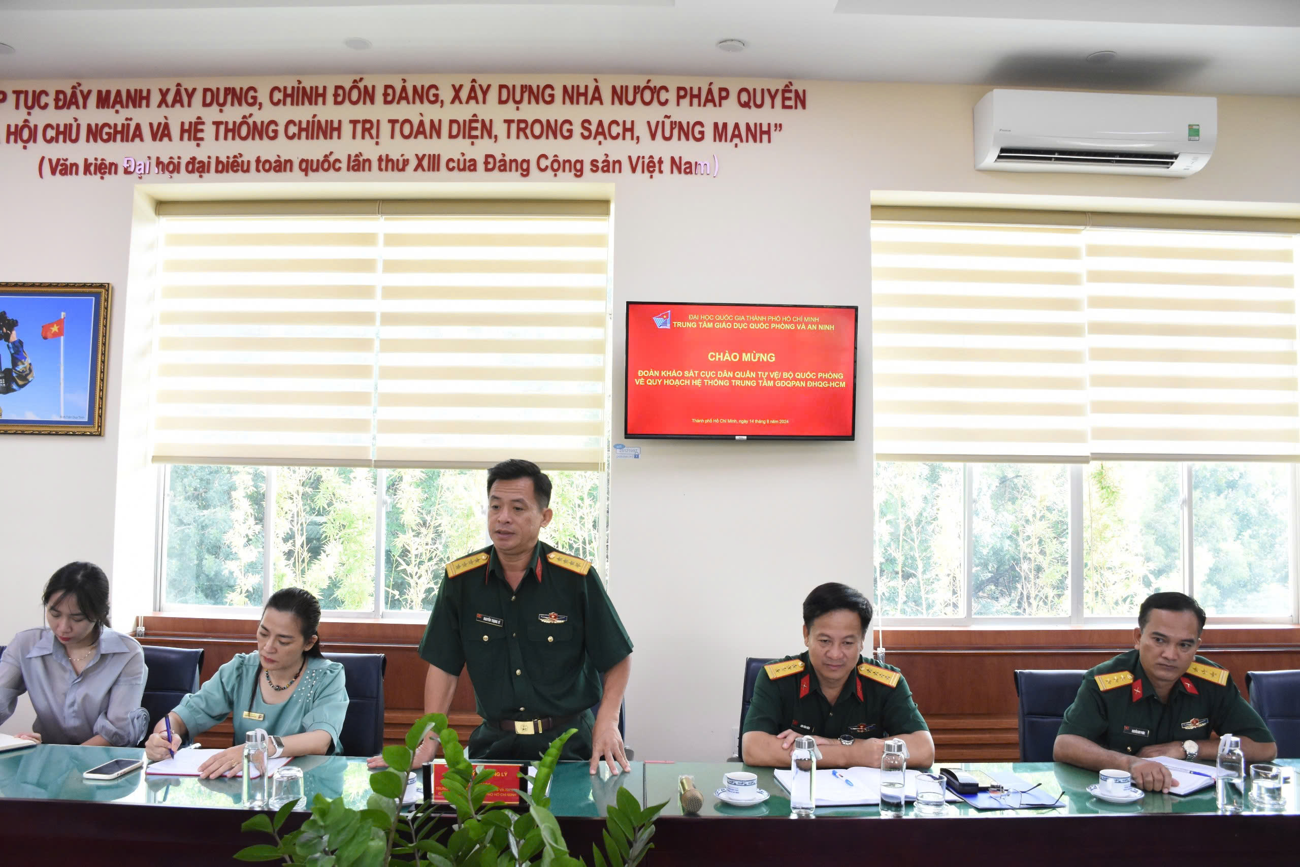 Đoàn khảo sát của Cục Dân quân Tự vệ làm việc tại Trung tâm