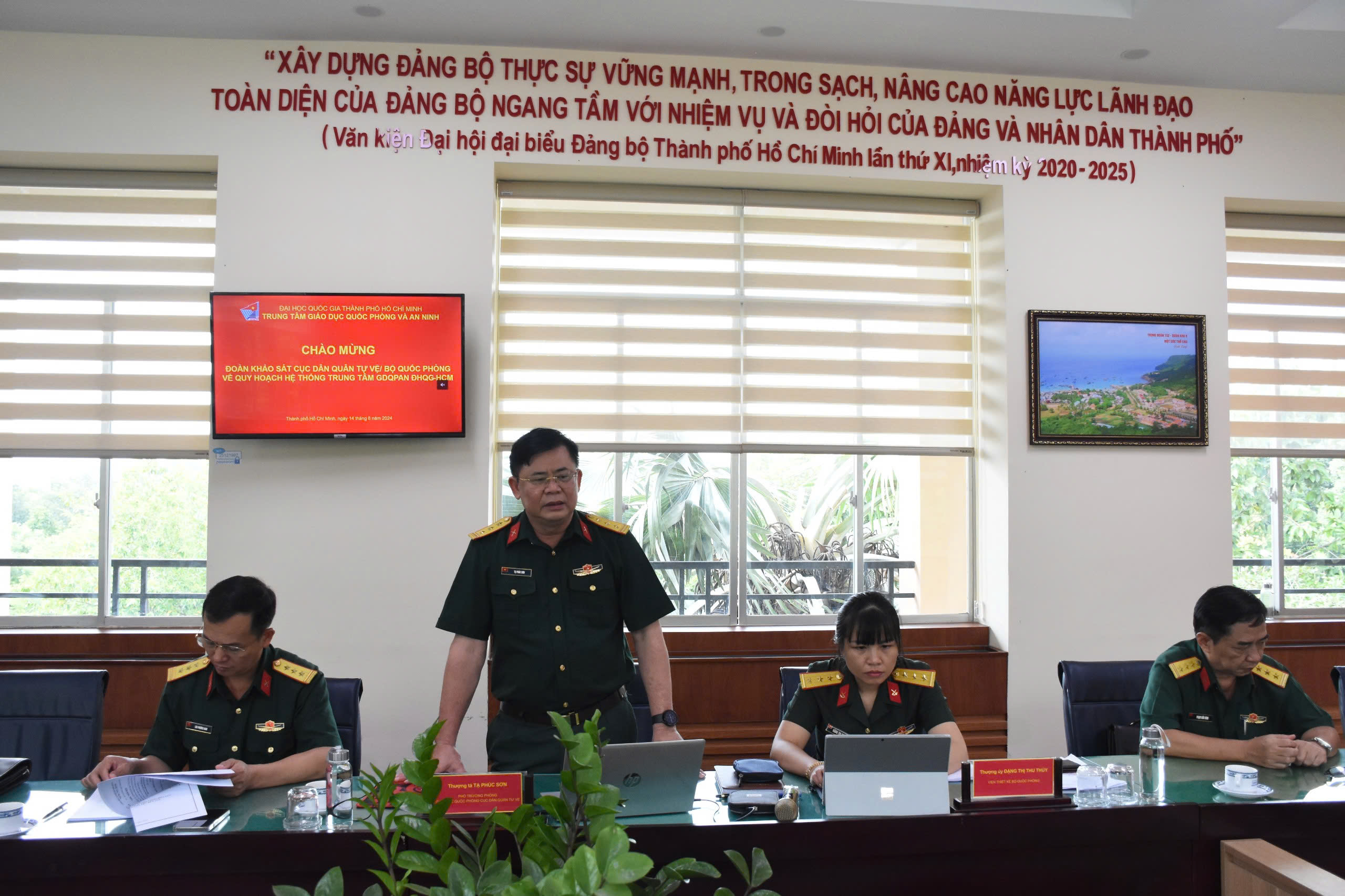 Đoàn khảo sát của Cục Dân quân Tự vệ làm việc tại Trung tâm