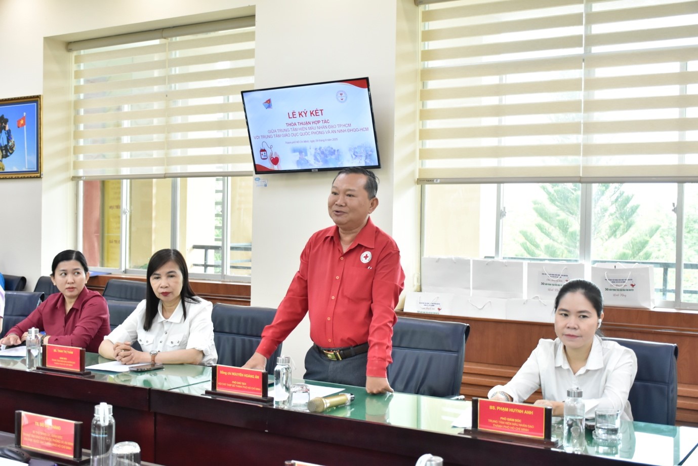 LỄ KÝ KẾT THỎA THUẬN HỢP TÁC GIỮA TRUNG TÂM HIẾN MÁU NHÂN ĐẠO TP.HCM VÀ TRUNG TÂM GDQPAN, ĐHQG-HCM