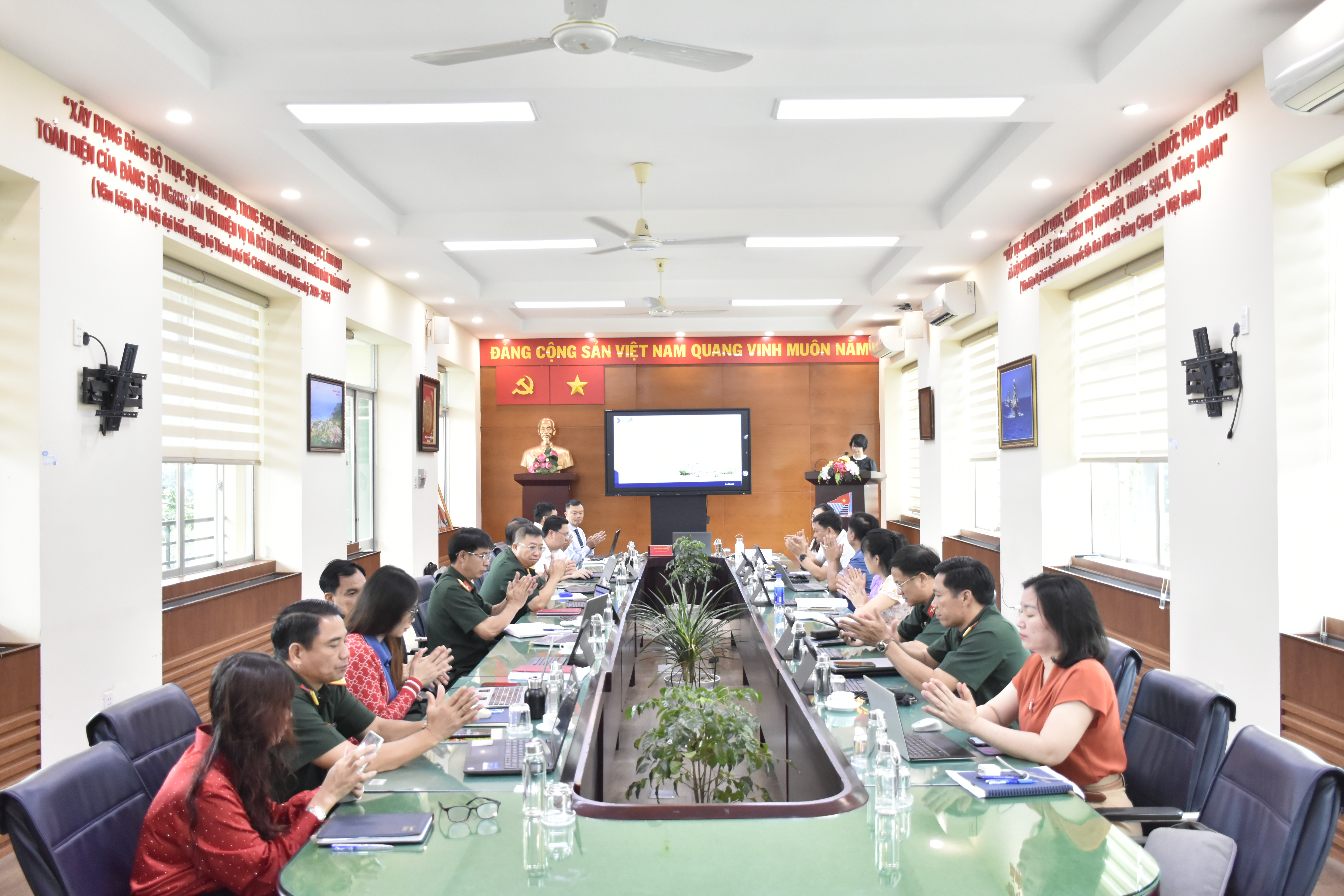 TỔ CHỨC TẬP HUẤN XÂY DỰNG, TRIỂN KHAI BỘ TIÊU CHÍ ĐÁNH GIÁ CÁN BỘ, VIÊN CHỨC, NGƯỜI LAO ĐỘNG THEO KPI