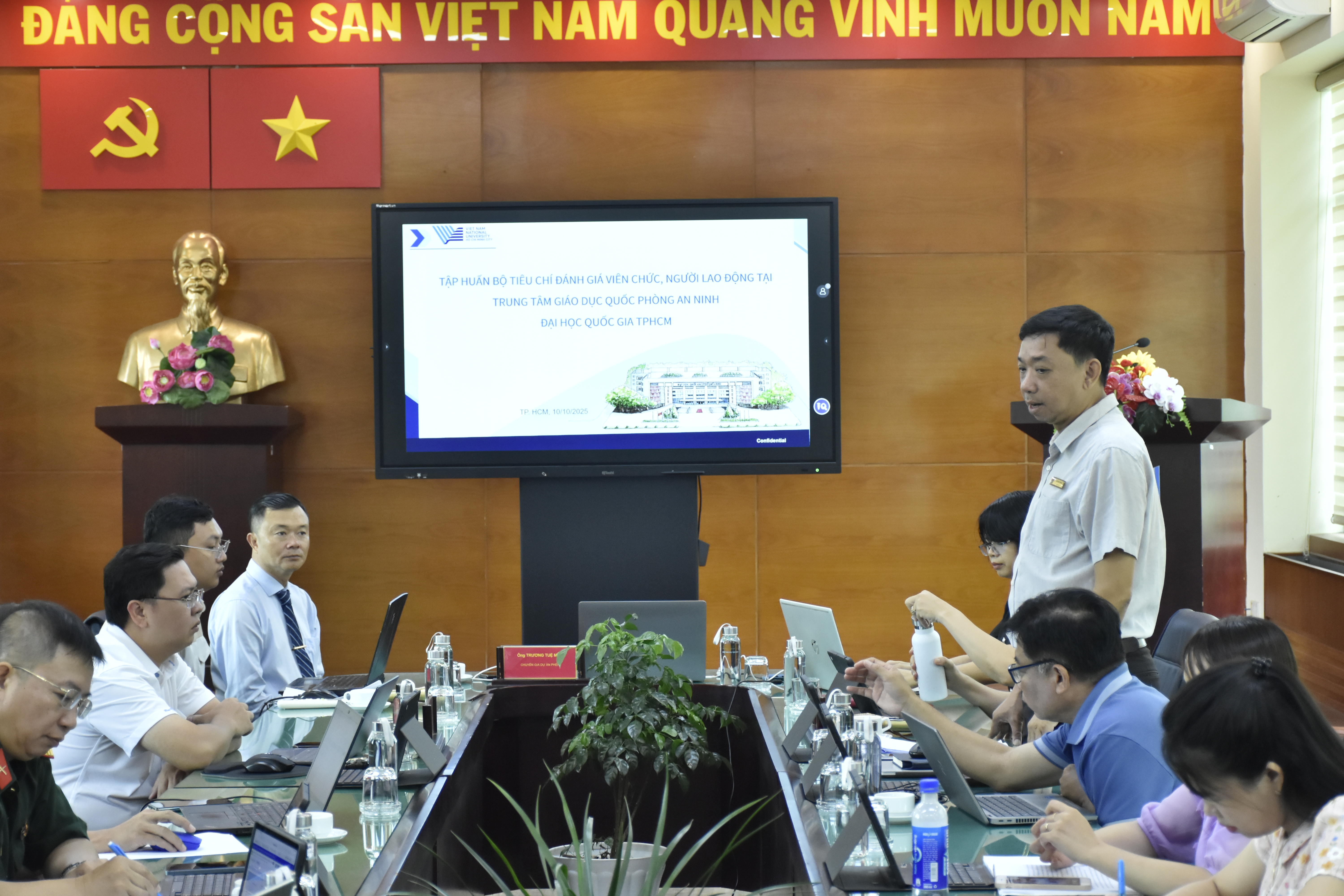 TỔ CHỨC TẬP HUẤN XÂY DỰNG, TRIỂN KHAI BỘ TIÊU CHÍ ĐÁNH GIÁ CÁN BỘ, VIÊN CHỨC, NGƯỜI LAO ĐỘNG THEO KPI