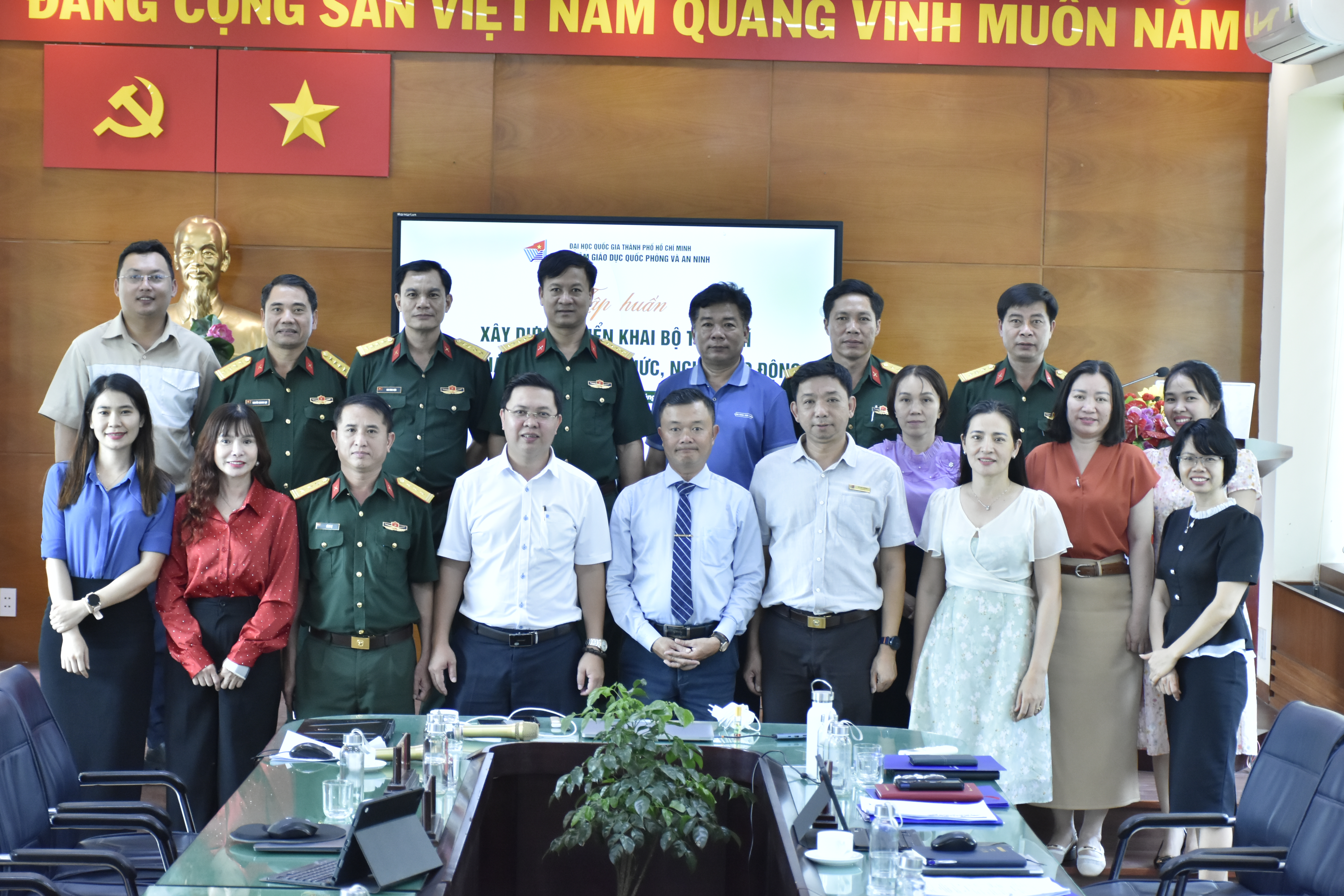 TỔ CHỨC TẬP HUẤN XÂY DỰNG, TRIỂN KHAI BỘ TIÊU CHÍ ĐÁNH GIÁ CÁN BỘ, VIÊN CHỨC, NGƯỜI LAO ĐỘNG THEO KPI