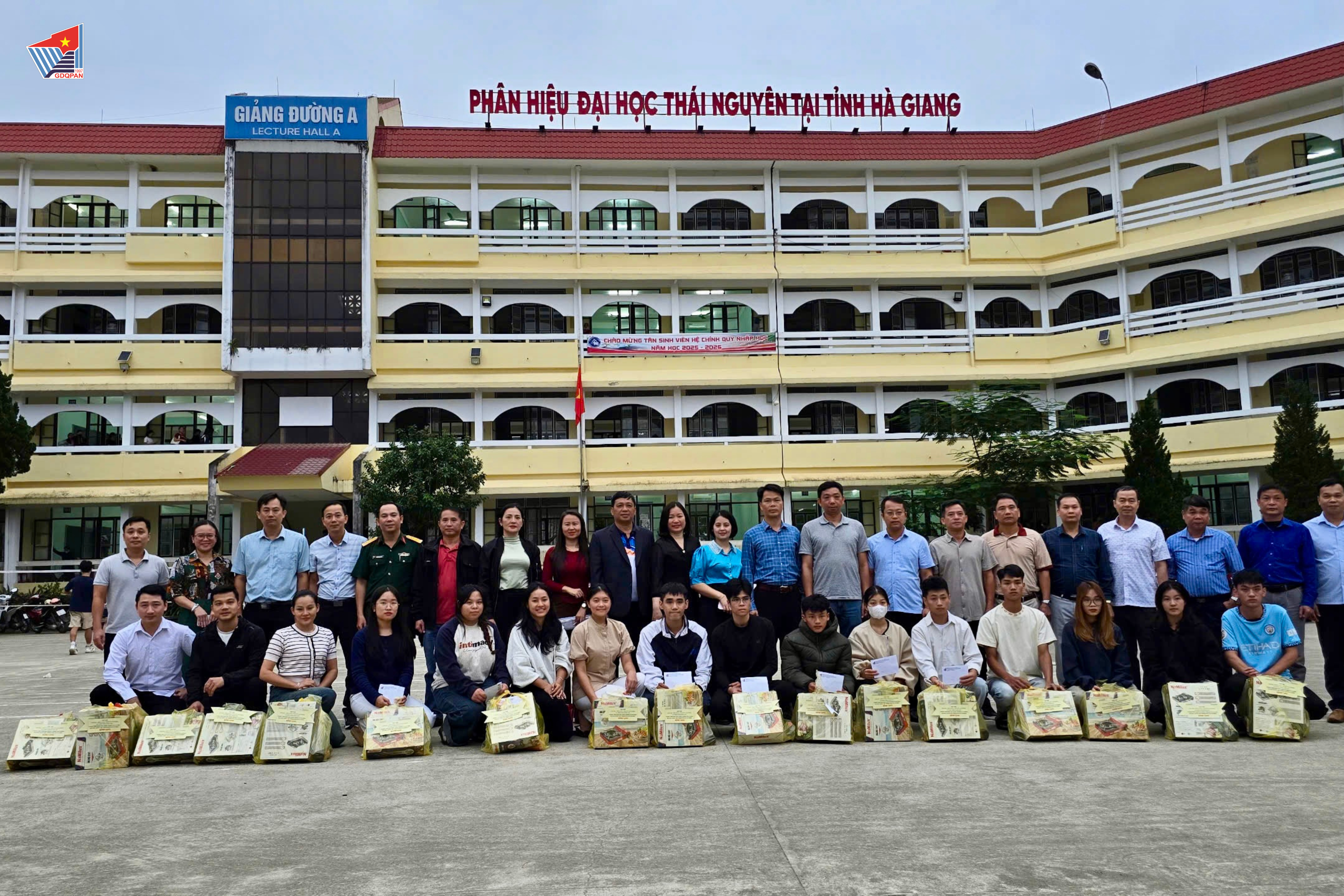 TRUNG TÂM GDQPAN, ĐHQG-HCM THAM QUAN, TRAO ĐỔI KINH NGHIỆM THỰC TẾ TẠI TRUNG TÂM GDQPAN, ĐẠI HỌC THÁI NGUYÊN; ĐỒN BIÊN PHÒNG LŨNG CÚ