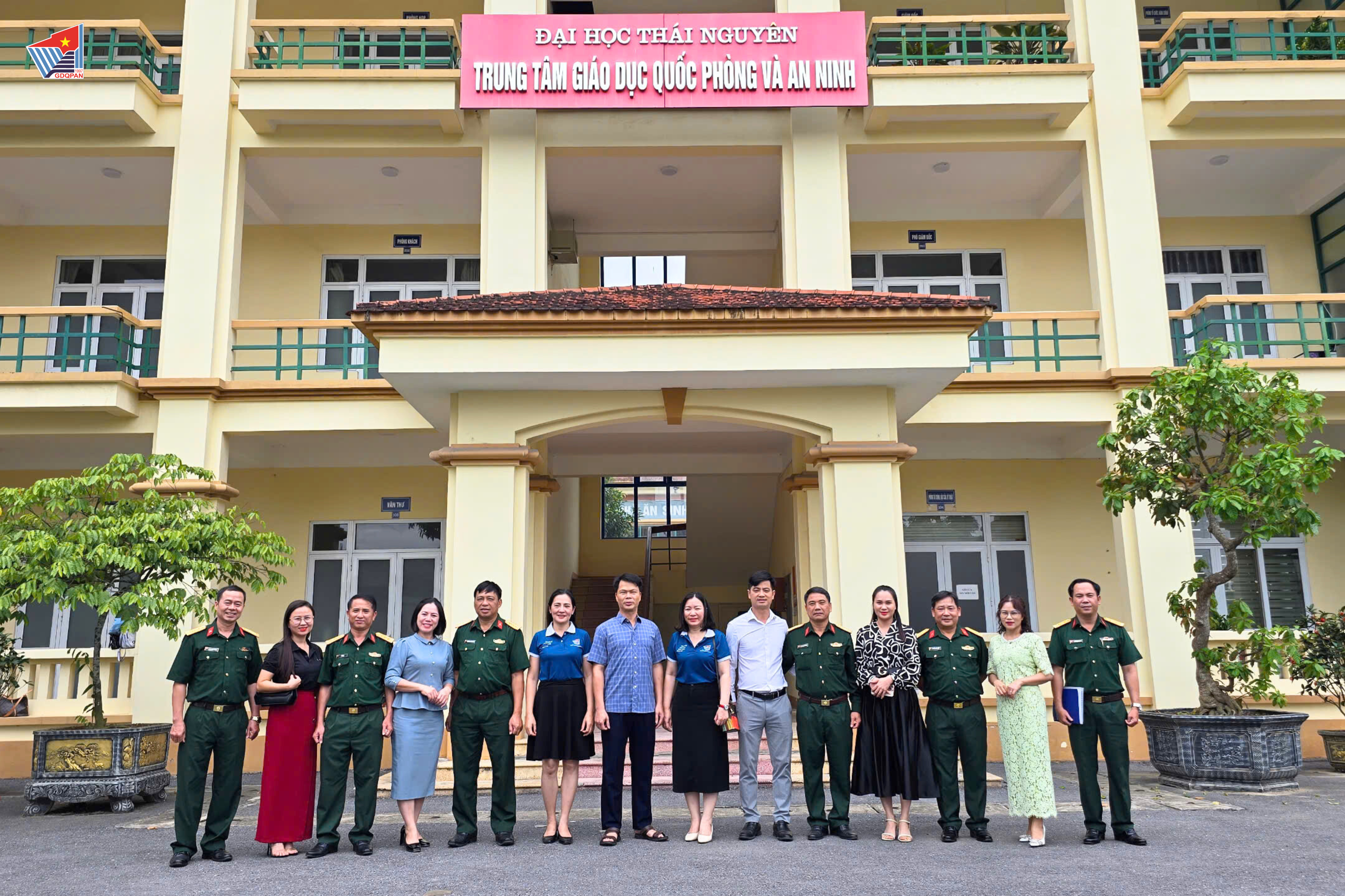 TRUNG TÂM GDQPAN, ĐHQG-HCM THAM QUAN, TRAO ĐỔI KINH NGHIỆM THỰC TẾ TẠI TRUNG TÂM GDQPAN, ĐẠI HỌC THÁI NGUYÊN; ĐỒN BIÊN PHÒNG LŨNG CÚ