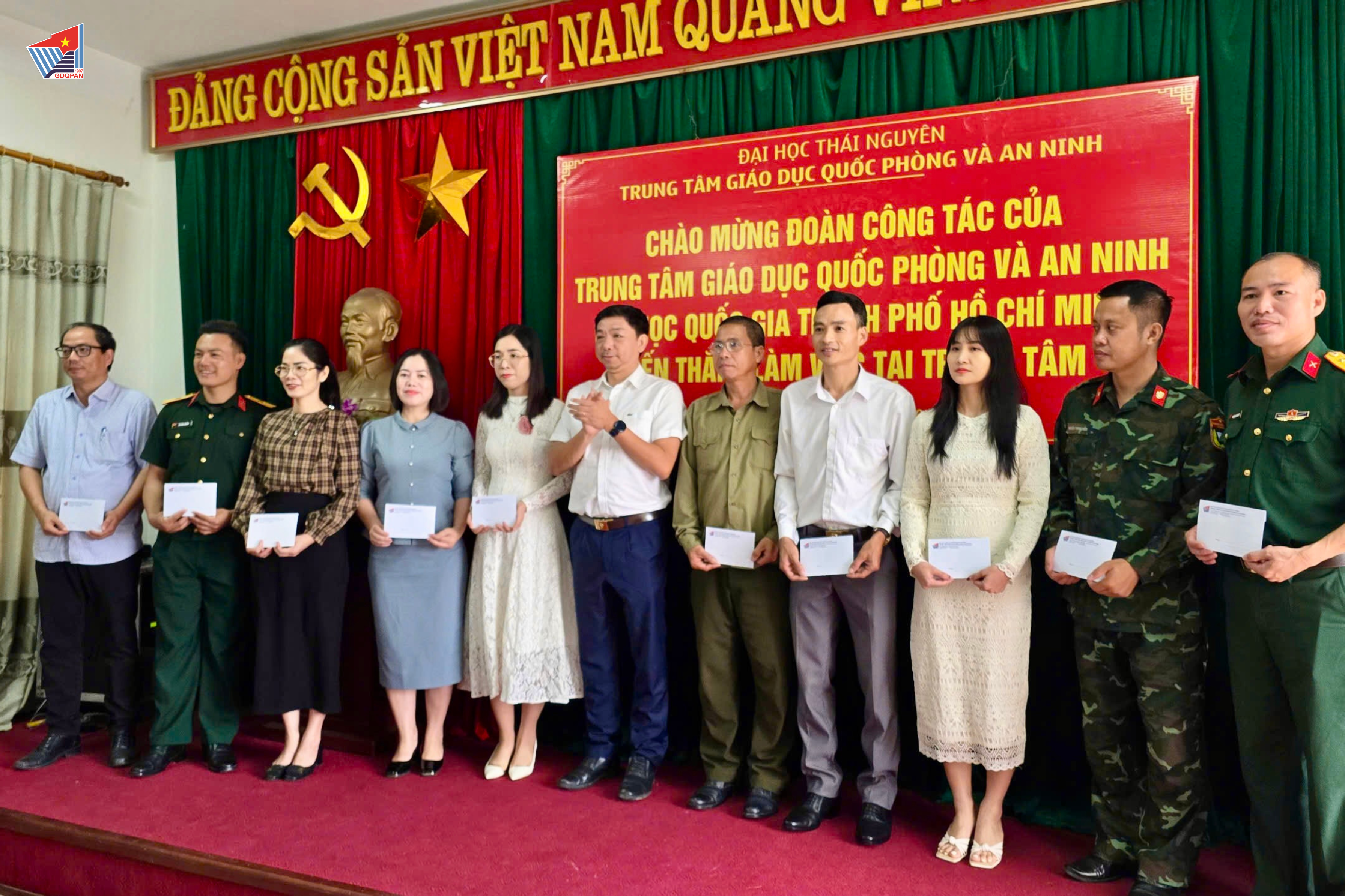 TRUNG TÂM GDQPAN, ĐHQG-HCM THAM QUAN, TRAO ĐỔI KINH NGHIỆM THỰC TẾ TẠI TRUNG TÂM GDQPAN, ĐẠI HỌC THÁI NGUYÊN; ĐỒN BIÊN PHÒNG LŨNG CÚ