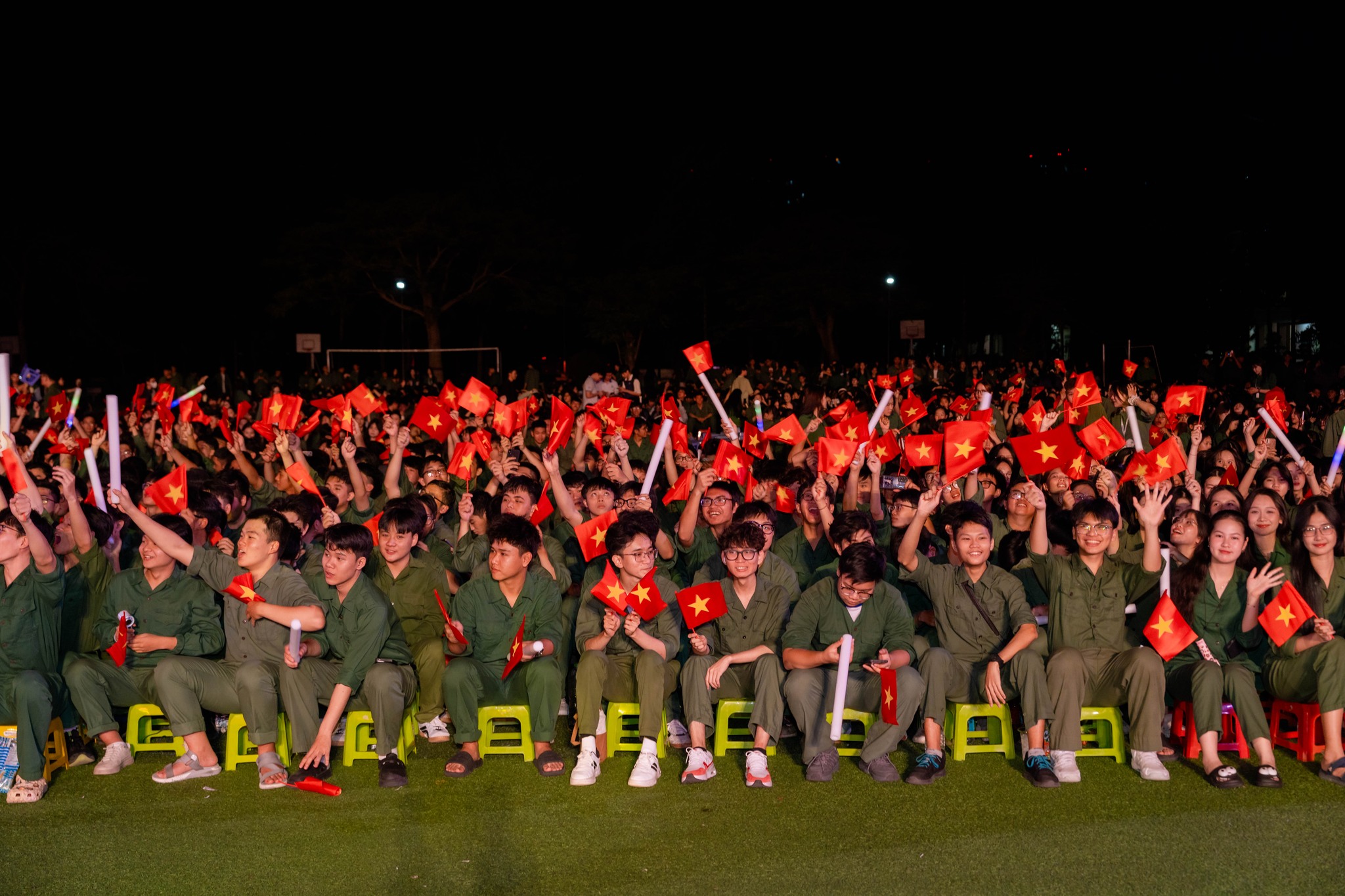 TỪ GIẢNG ĐƯỜNG HÀNG KHÔNG ĐẾN MÔI TRƯỜNG QUÂN ĐỘI: NHỮNG TRẢI NGHIỆM ĐẦU TIÊN