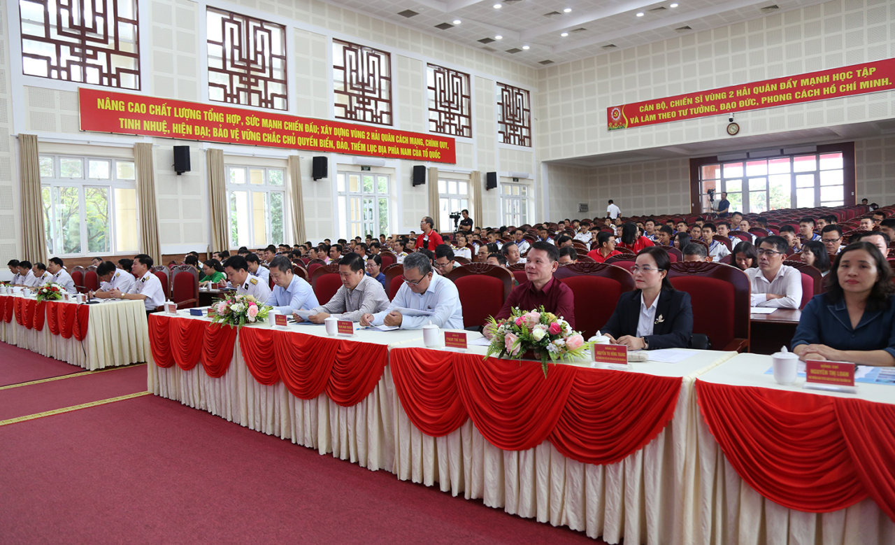 VÙNG 2 HẢI QUÂN KÝ KẾT CHƯƠNG TRÌNH PHỐI HỢP TUYÊN TRUYỀN BIỂN ĐẢO VÀ THU HÚT NGUỒN NHÂN LỰC