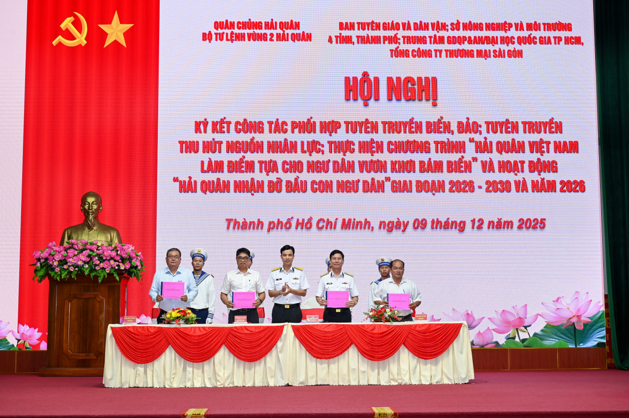 VÙNG 2 HẢI QUÂN KÝ KẾT CHƯƠNG TRÌNH PHỐI HỢP TUYÊN TRUYỀN BIỂN ĐẢO VÀ THU HÚT NGUỒN NHÂN LỰC