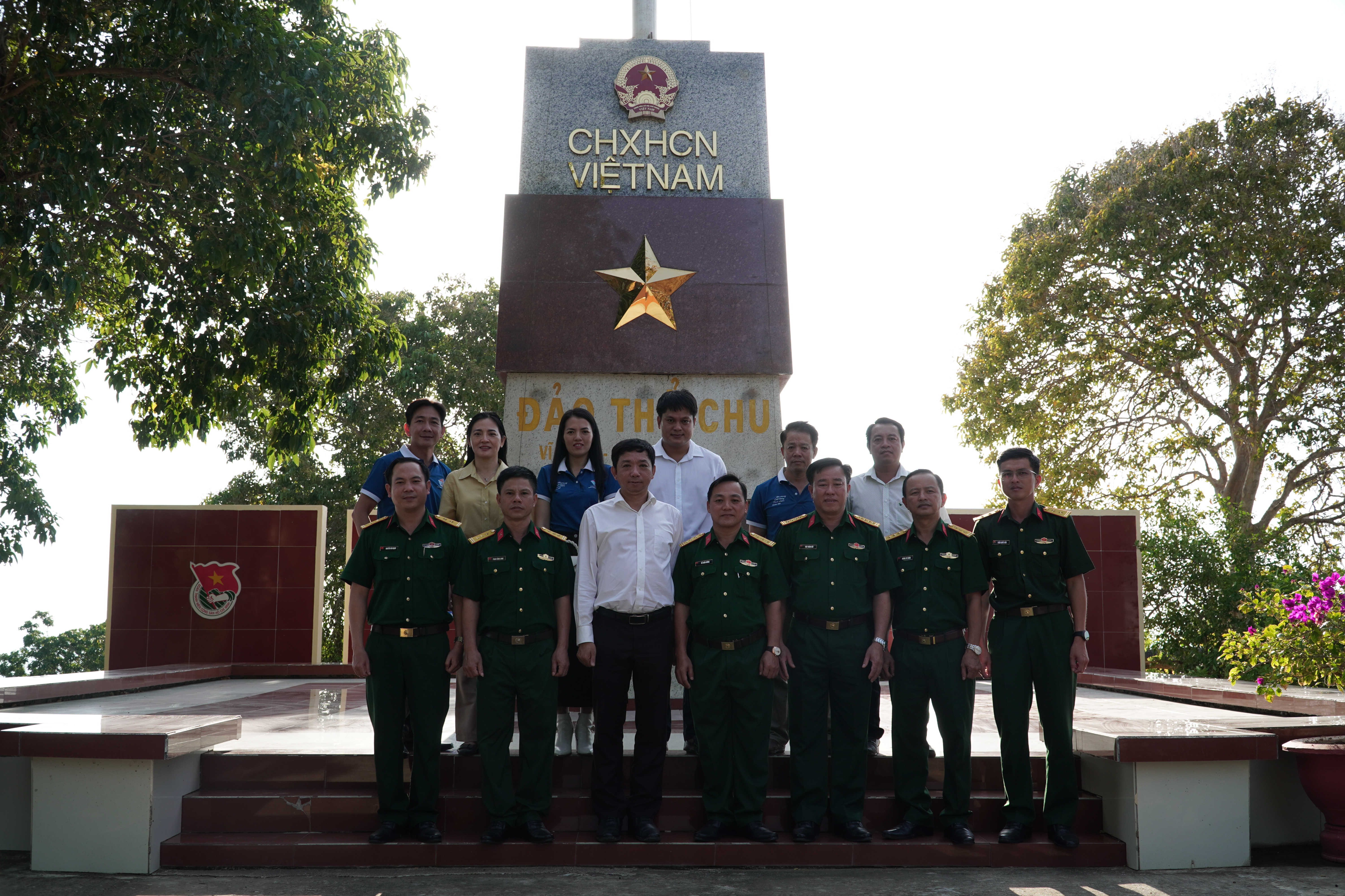 HÀNH TRÌNH 12 NĂM MANG MÙA XUÂN RA ĐẢO