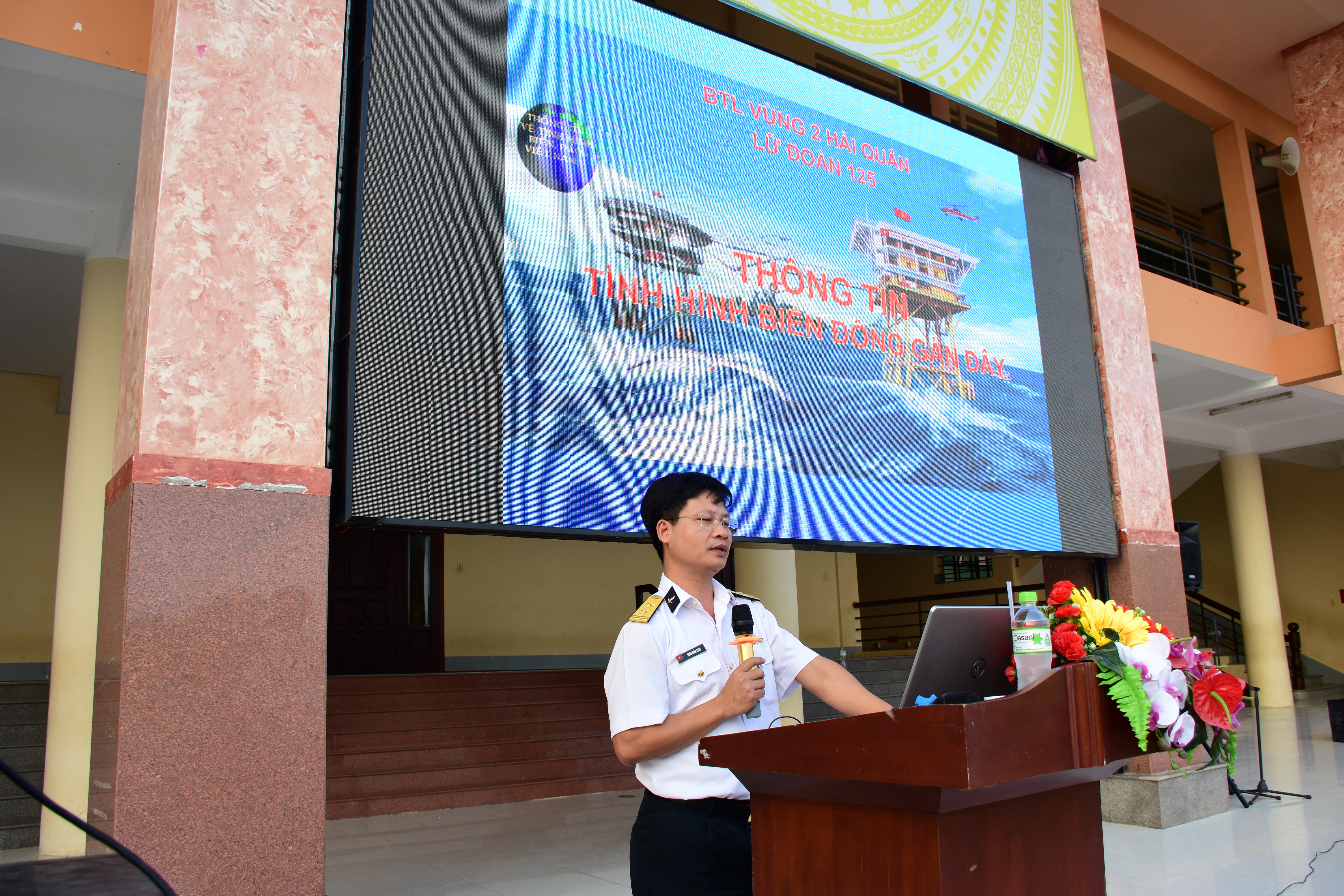 Buổi thông tin thời sự về tình hình biển đảo hiện nay cho sinh viên Trường Đại học Kinh tế TP.HCM