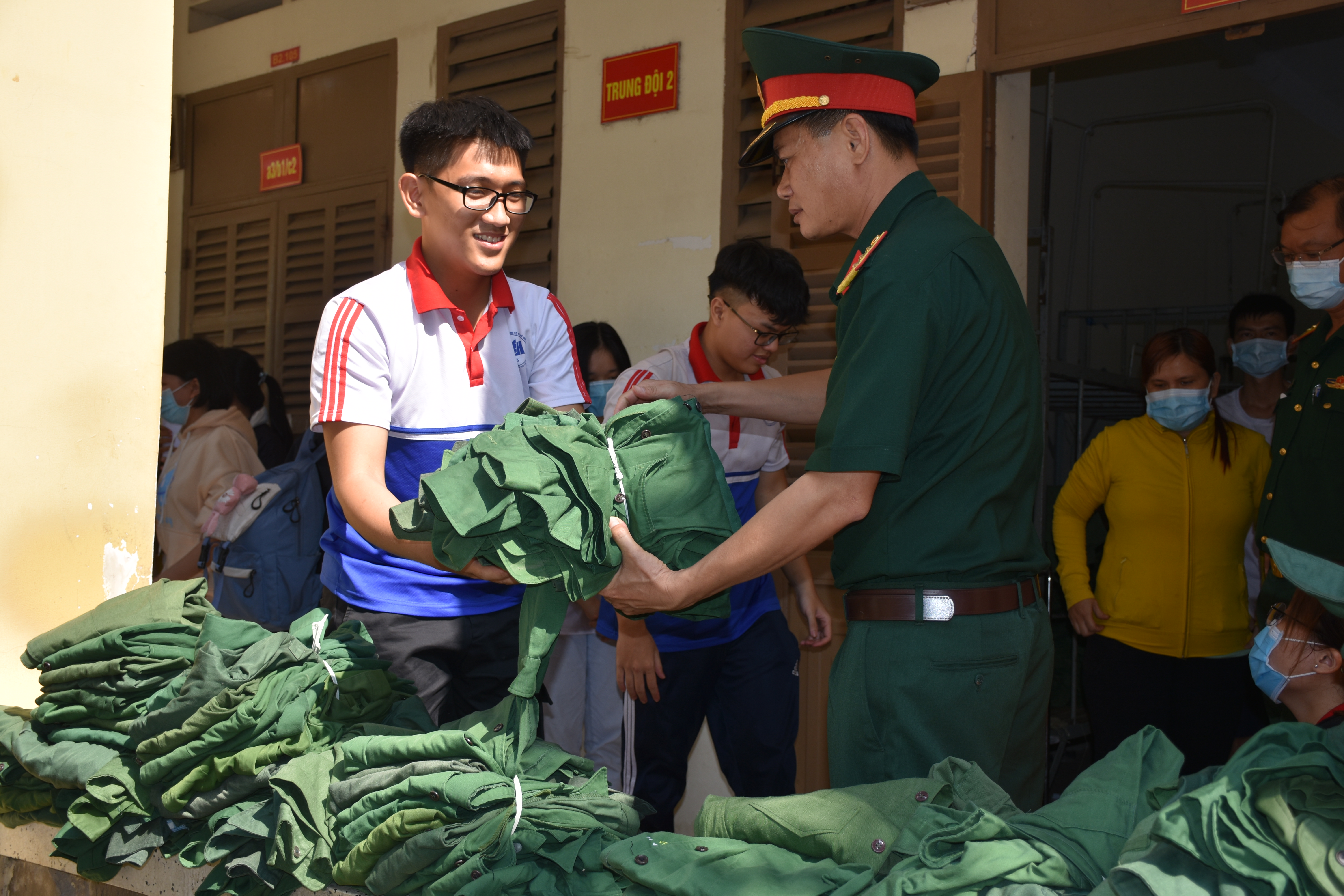 Tiếp nhận sinh viên khóa 396a/20 Trường Đại học Kinh tế Thành phố Hồ Chí Minh