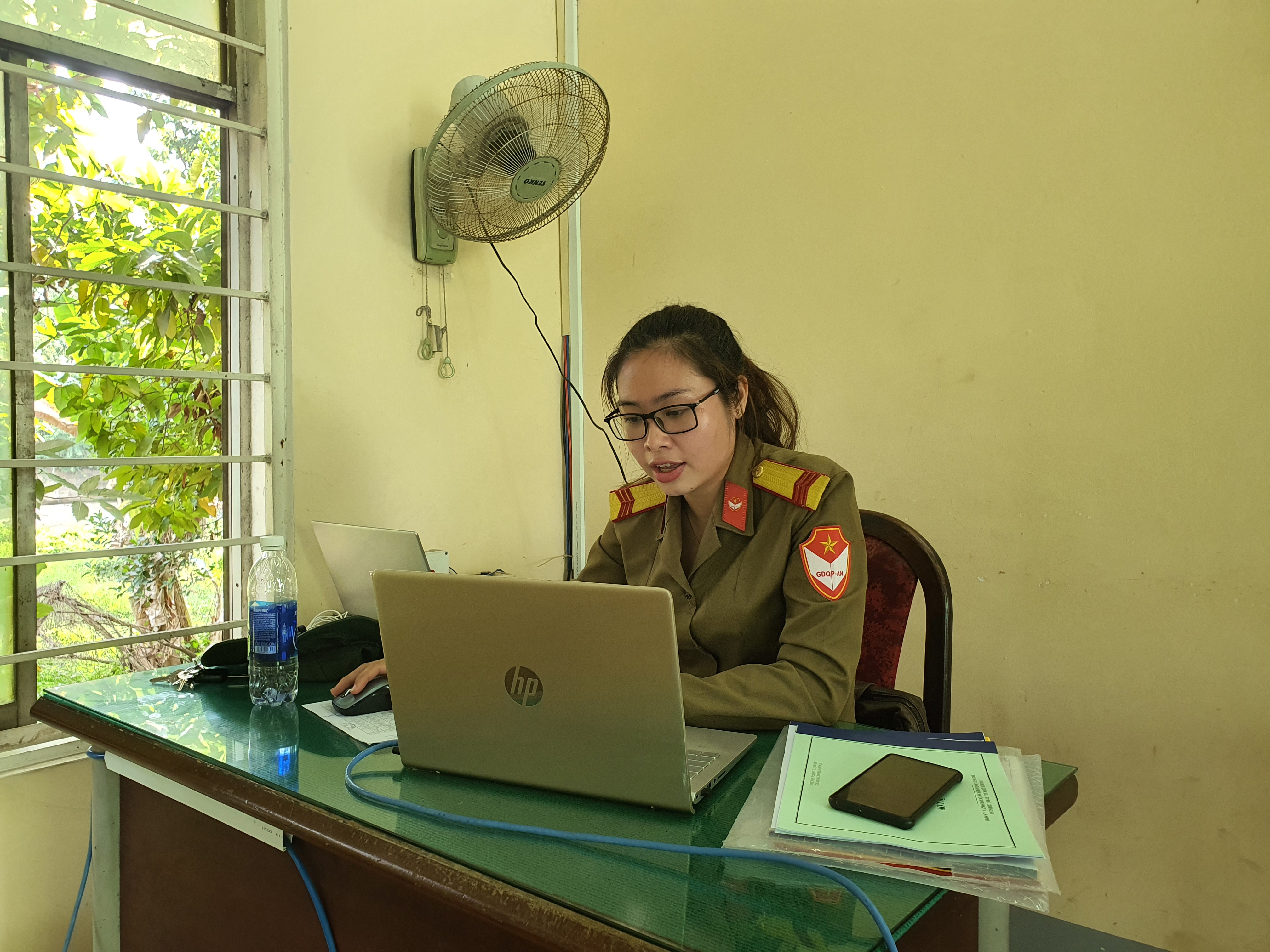 Phòng quản lý sinh tổ chức biên chế trực tuyến tiếp nhận sinh viên khóa 398